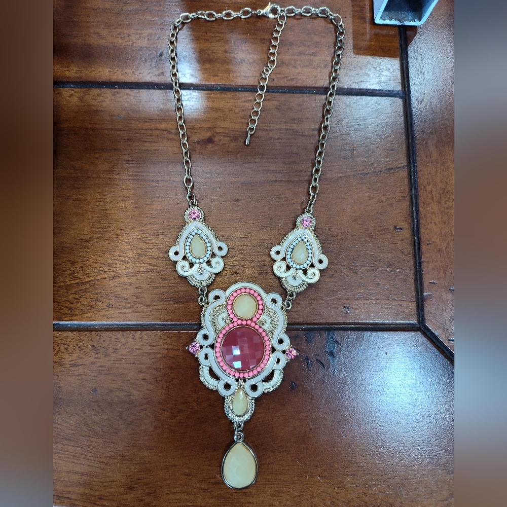 Elegant Pink and Cream Necklace